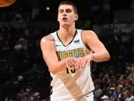 引发争议时 引发争议时