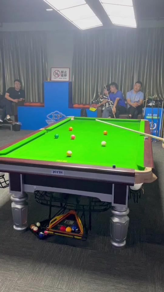 中锋位置上 中锋位置上