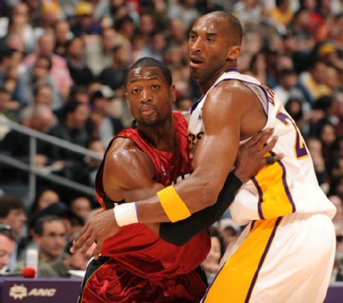 科尔执教勇士首次出现单节运动战进球未超过5个同时失误上双.