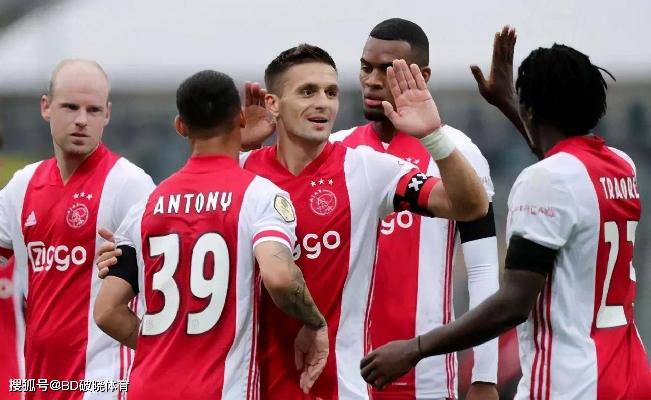 如何评价？巴萨125周年官方纪念海报揭晓