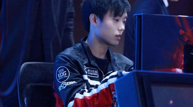 体育12强赛：对阵沙特 国足要一拼到底