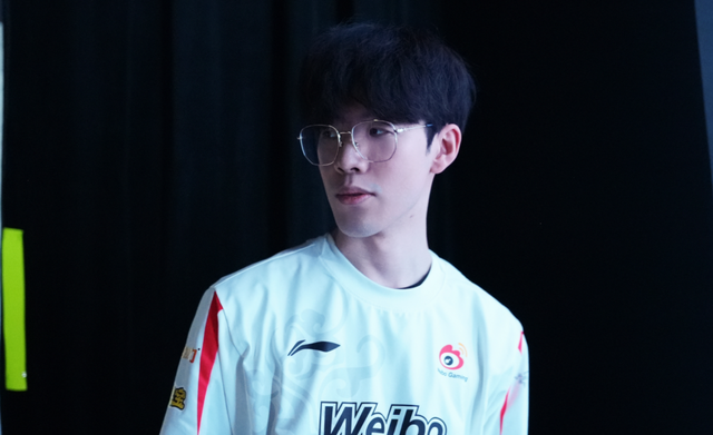 他73岁全马254创纪录 年跑量4000公里！.